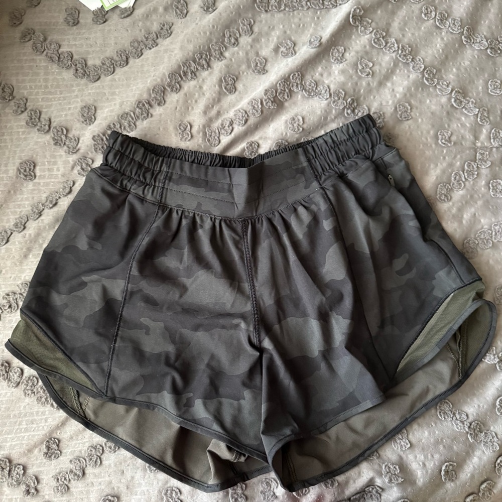 Lululemon Hotty Hot High-Rise Lined 4”